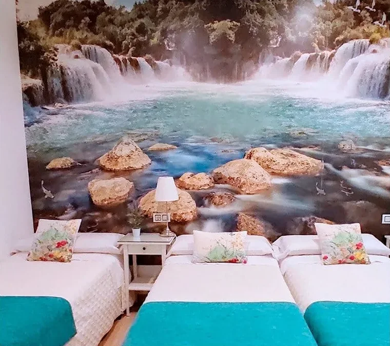 Habitación doble con cama extra para tres personas en el Hostal Bruña