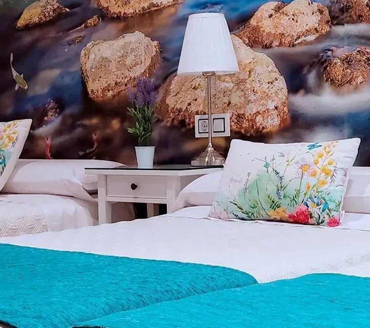 Habitación doble con cama extra para tres personas en el Hostal Bruña