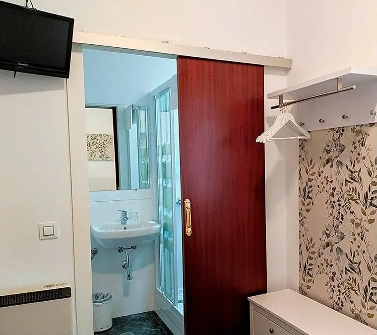 Habitación individual del Hostal Bruña en Madrid